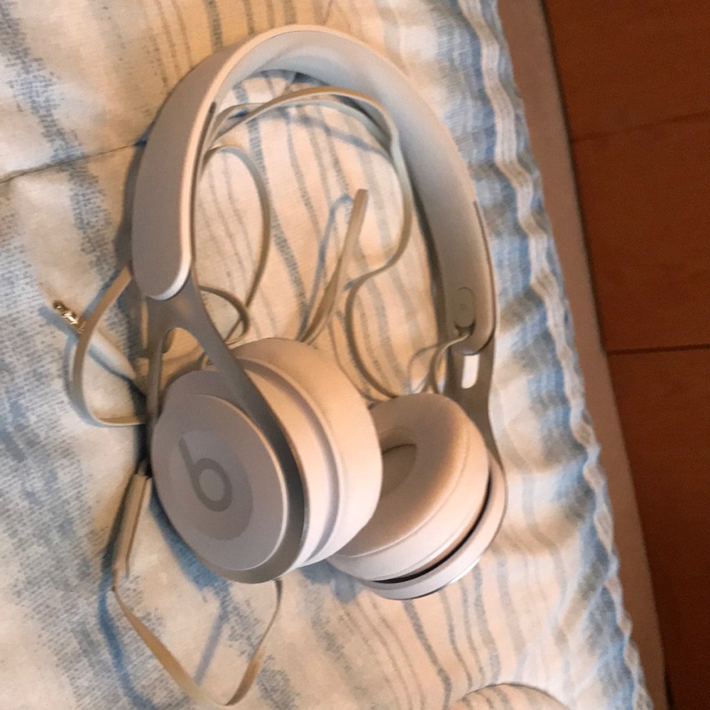 White Corded Beats